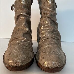 NWOT..BIONICA…Leather ankle boots